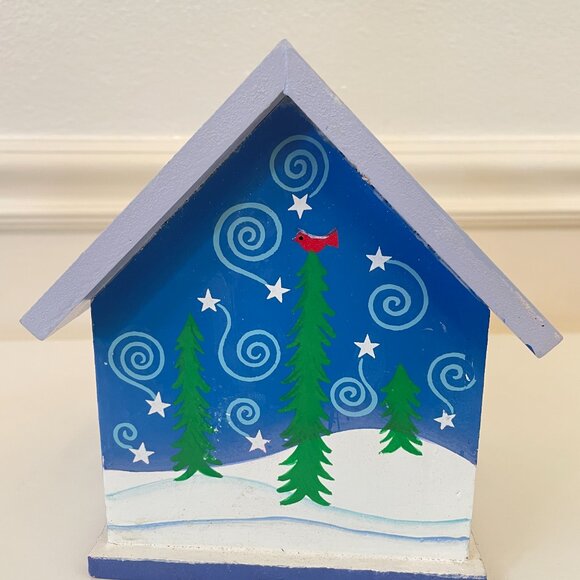Winter Christmas Snowy Birdhouse - Picture 5 of 9